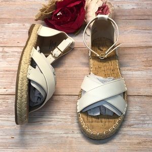JOURNEE COLLECTION White Lyddia Sandals
